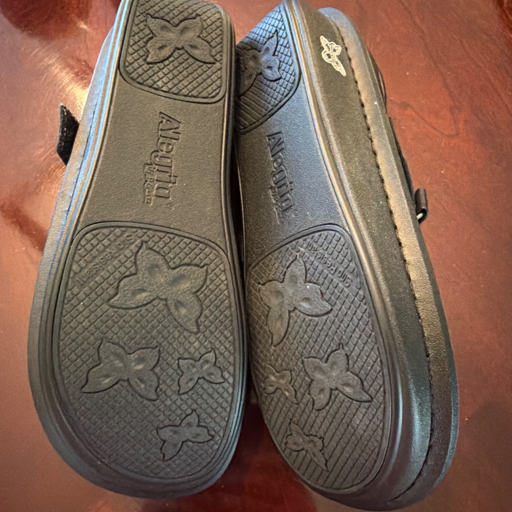 Shoes - Picture 3 of 3